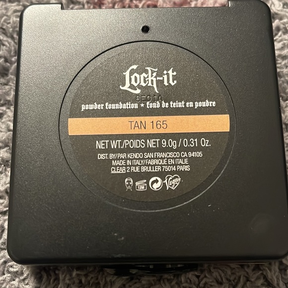 KVD Tan 165 Lock-It Powder Foundation - Picture 7 of 7